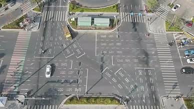 十字交叉路人流车流量视频的预览图